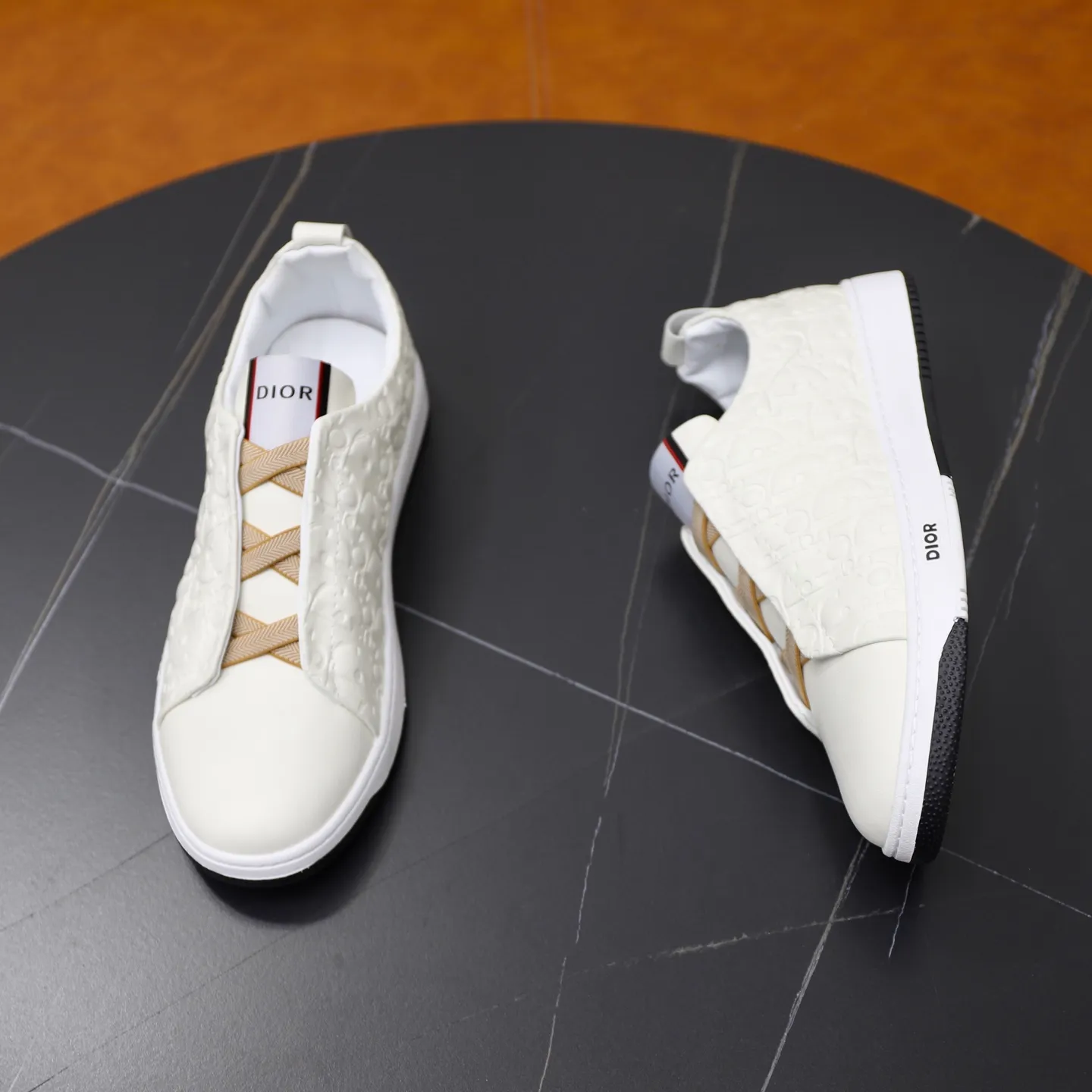 Ex-factory price: 442💰🙅‍♂️🙅‍♂️🙅‍♂️ Brand: Dior DIOR Standard code: 38-44 (45 customized) Grade: Same as the official website Material: Original leather splicing, comfortable and breathable lining, original wear-resistant outsole Style category: Men's fashionable casual shoes, running shoes, noble luxury brand elements, top luxury Color: actual picture color